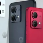 3 Moto g84 5G Smartphone Showing